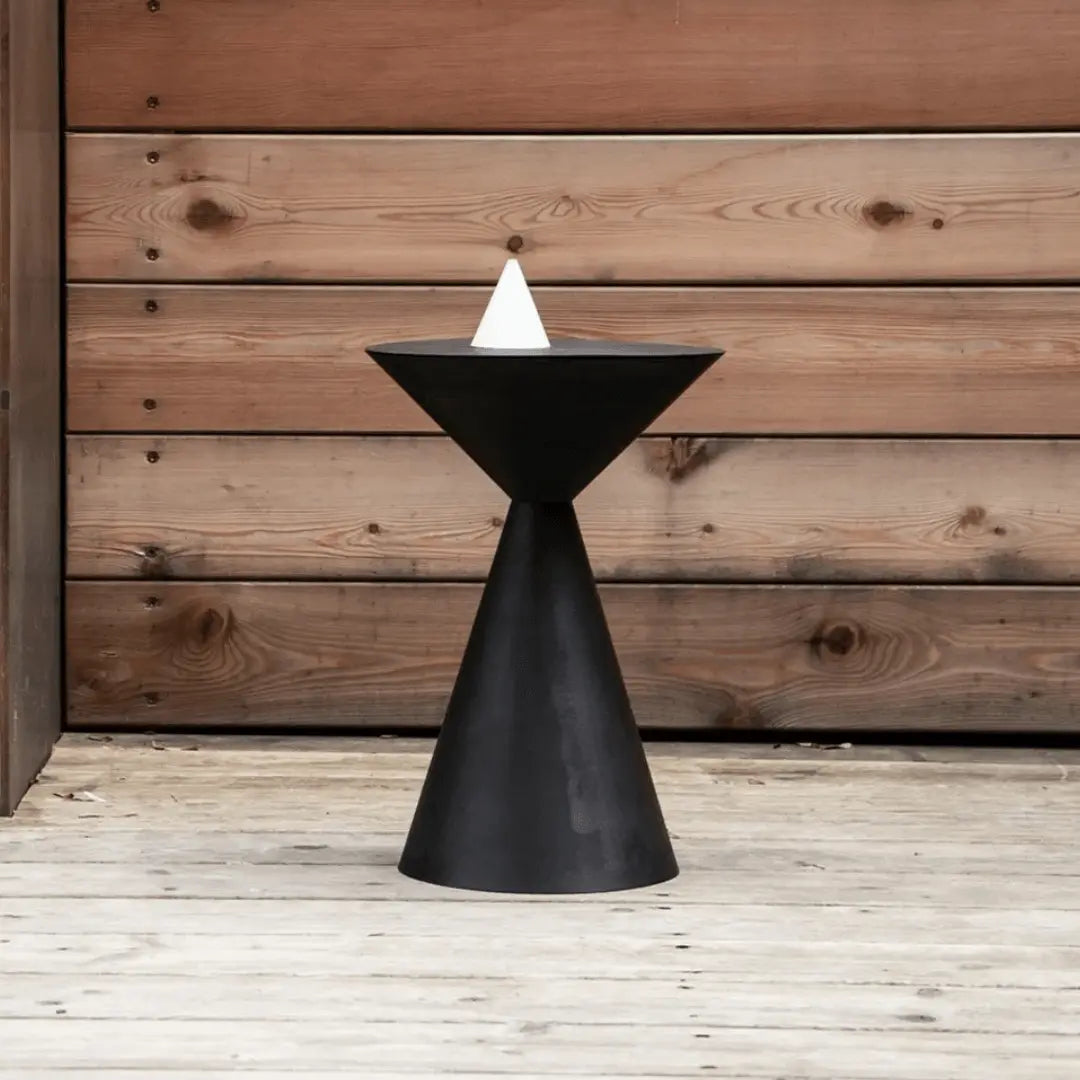 Mesa lateral em Cone Sanchz Design
