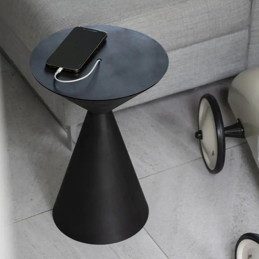 mesa em cone preta com furo no meio