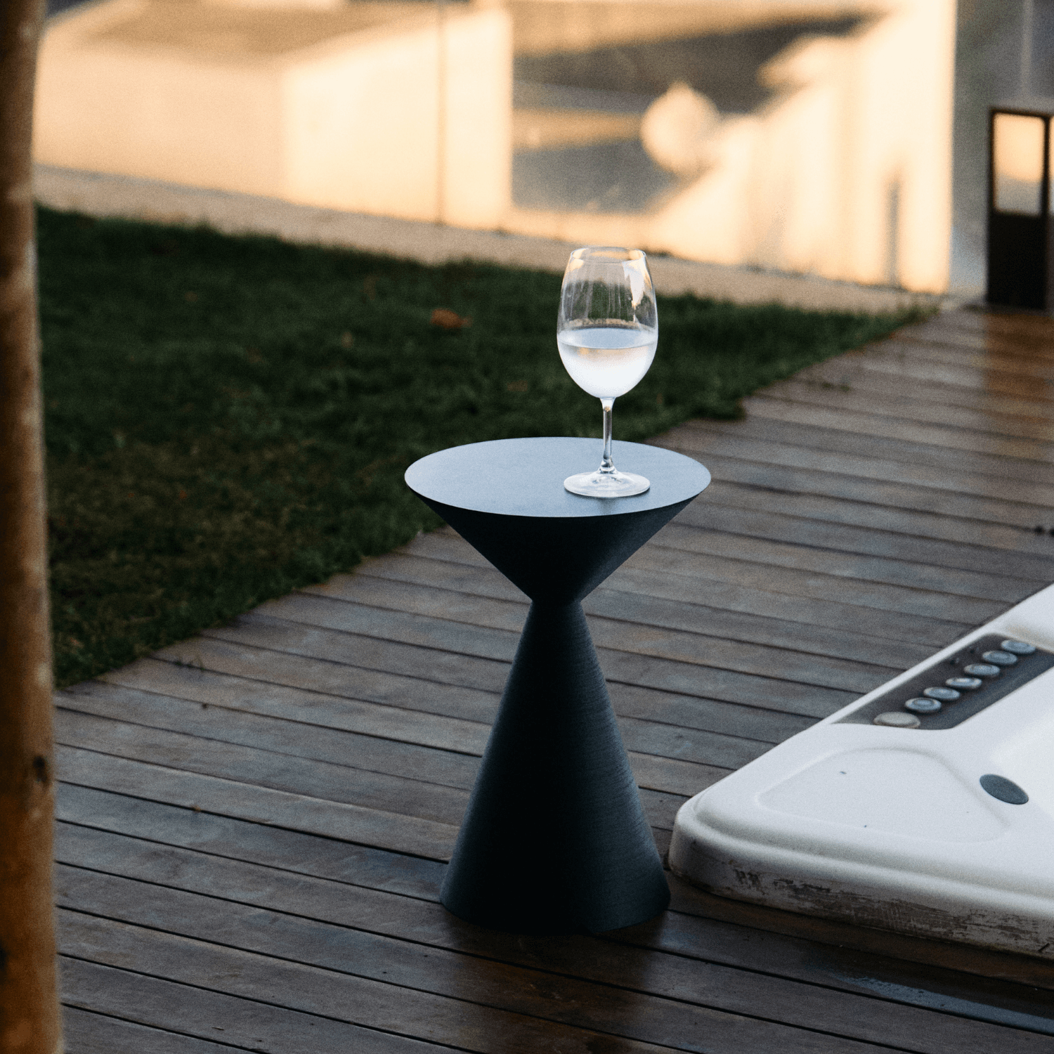 Mesa lateral em Cone