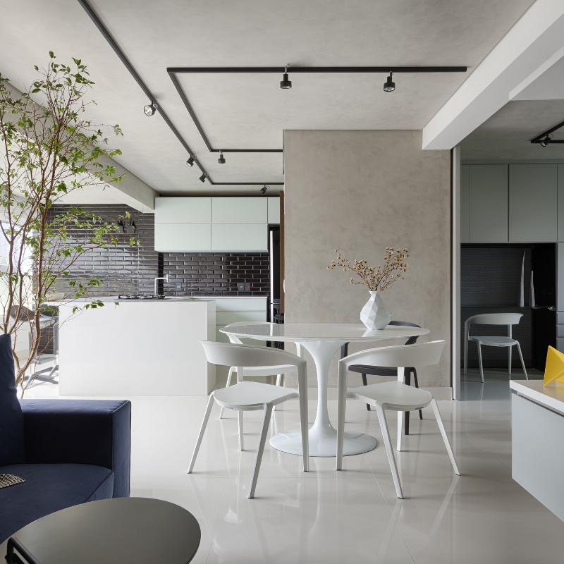 Um apartamento simples e moderno com as cores preto e branco e decoração minimalista